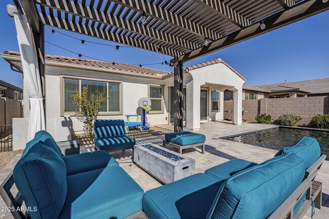 Building Photo - 9935 E Thornbush Ave