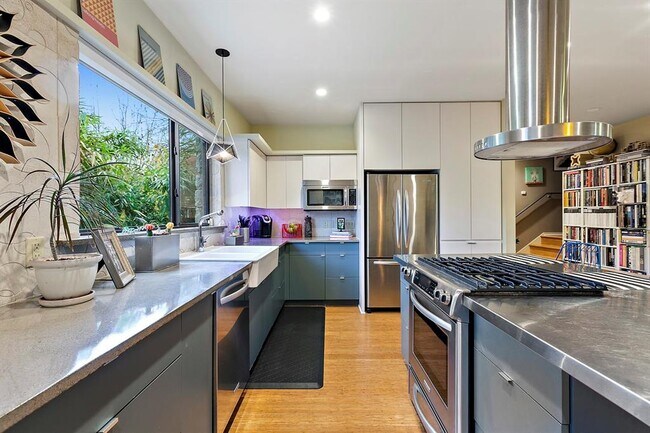 Building Photo - 805 Cumberland Rd