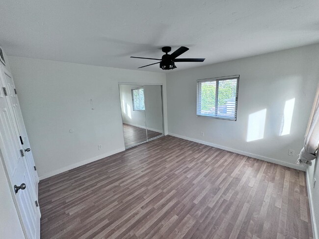 Building Photo - "Spacious 3-Bedroom Condo with 2 Full Bath...