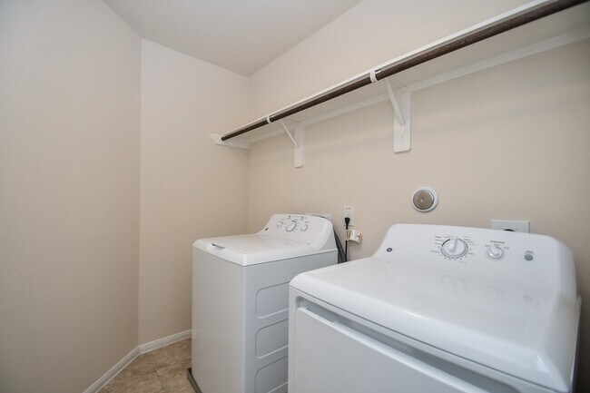 Building Photo - 2738 Meandering Elm Trail