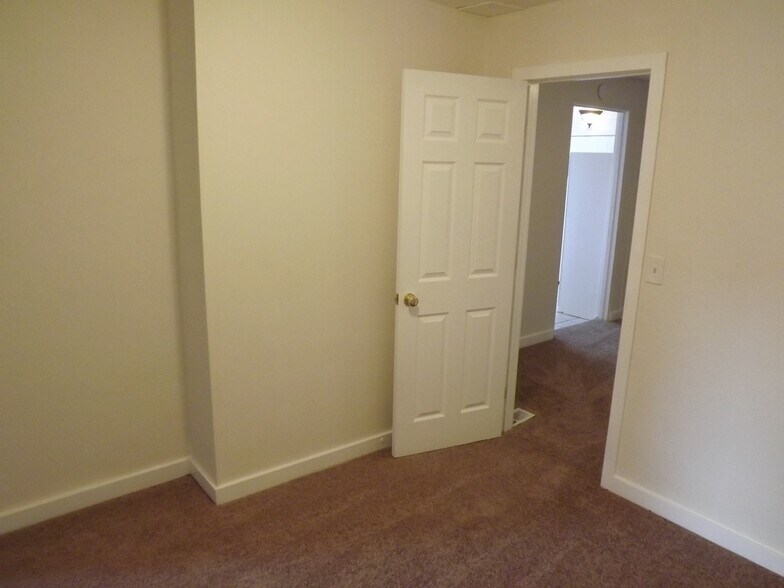 Building Photo - 115 N Park St