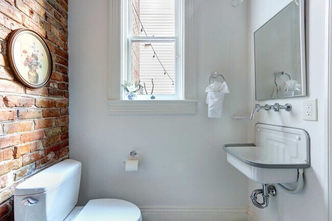 Building Photo - 415 Whitaker St