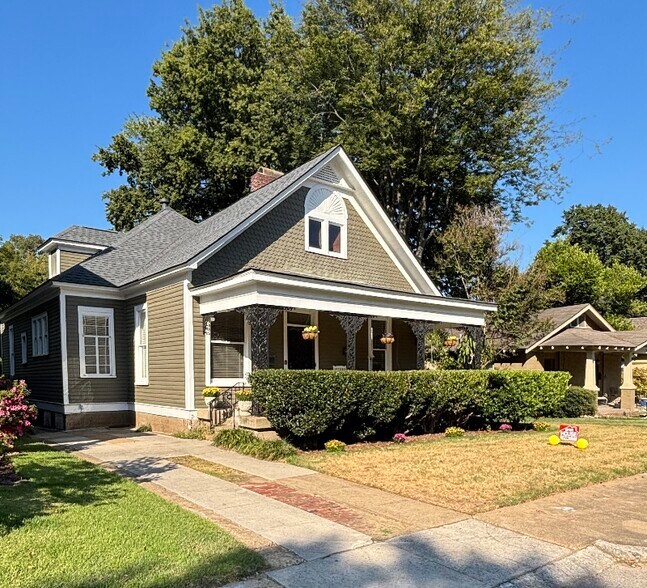 Primary Photo - 1570 Linden Ave