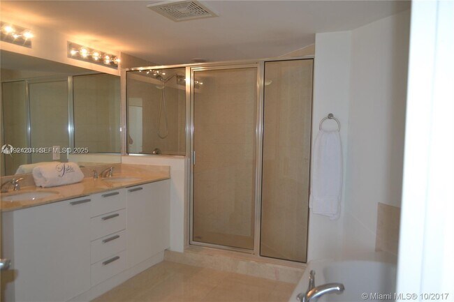 Building Photo - 16699 Collins Ave