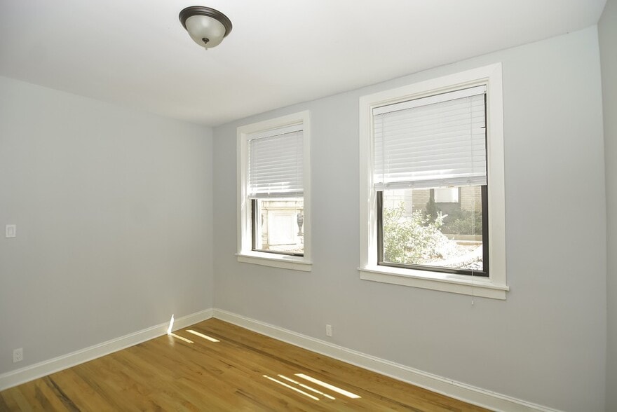 Building Photo - 4045 N Ashland