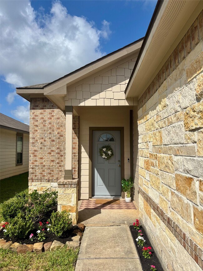 Building Photo - 14211 Grand Hls Dr
