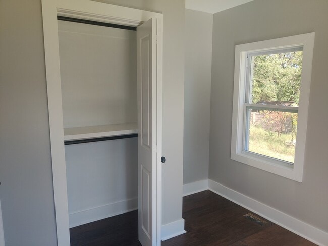 Building Photo - Updated 2 bed/2bth in Madison TN