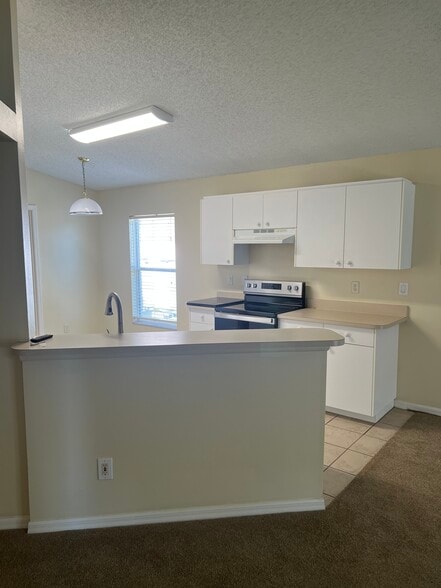 Building Photo - 833 Lake George Dr