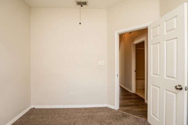 Building Photo - 1741 Mountclair Ct