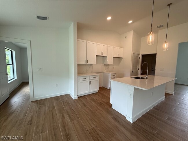 Building Photo - 2707 34th St SW