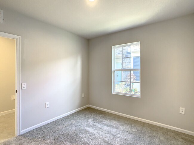 Building Photo - Villa Home in West Port - 3/2/2 close to s...