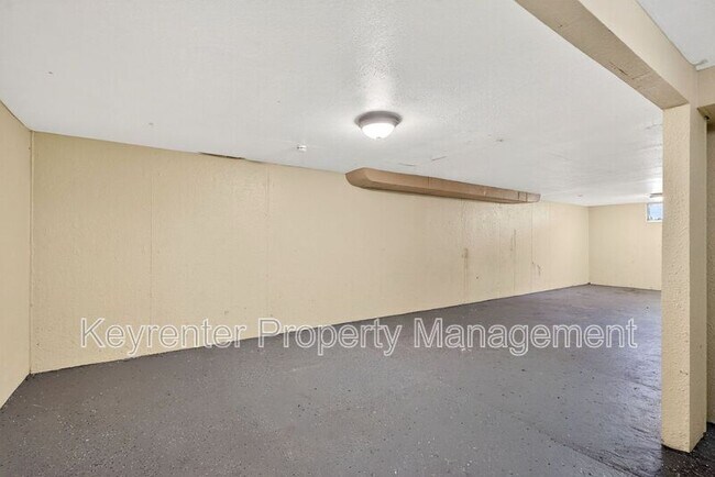 Building Photo - 10115 Saffron Dr