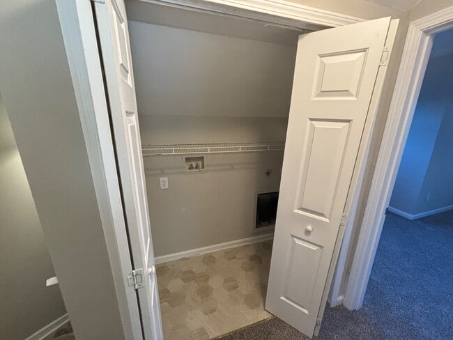 Building Photo - 6 Brookhaven Way