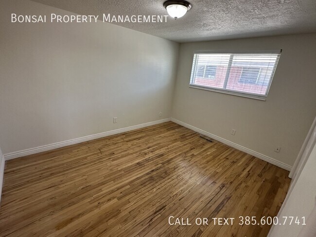 Building Photo - 1334 S Cheyenne St