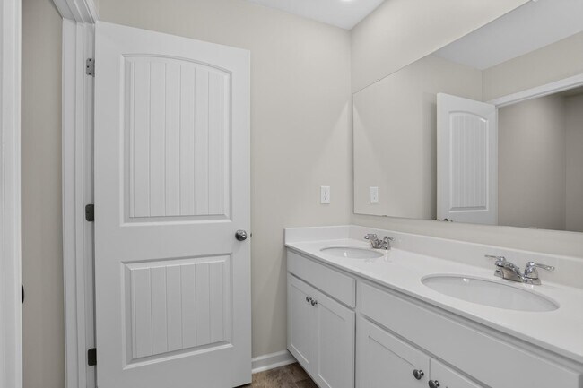 Building Photo - 383 King Vlg