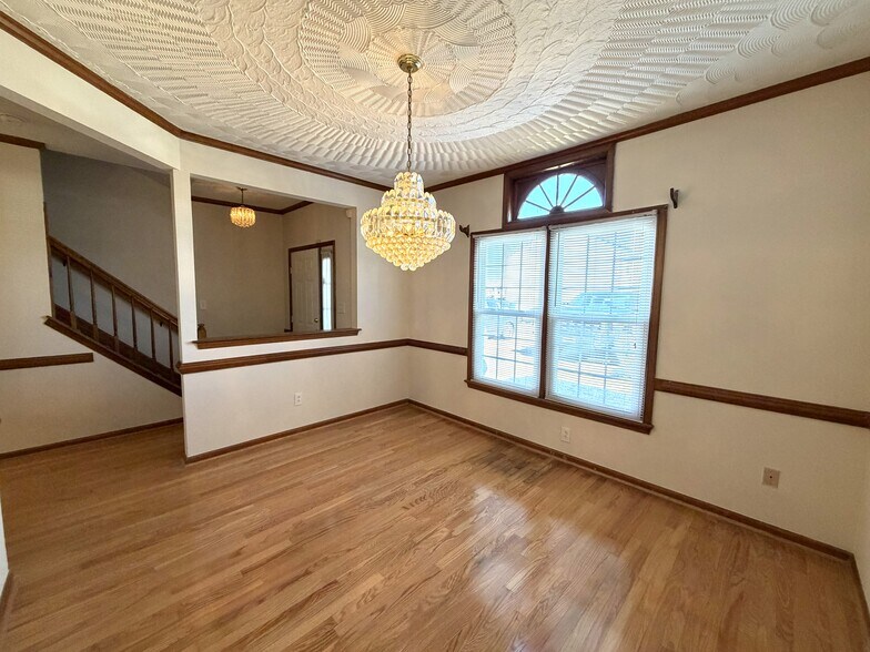 Building Photo - 1409 Sampson Ln