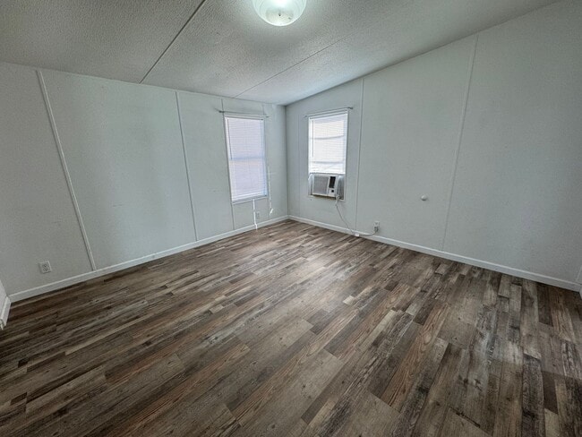 Building Photo - 3 Bedroom, 2 Bath home in Branford