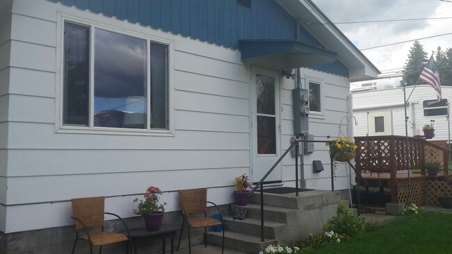 Building Photo - Charming 1 Bed / 1 Bath Basement Apartment in Columbia Falls