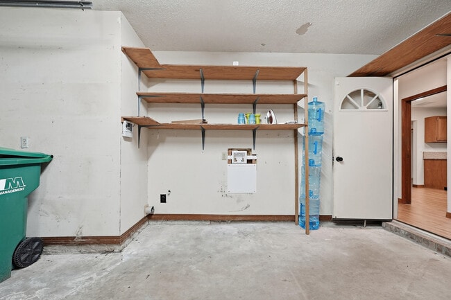 Building Photo - 124 Beverly Dr
