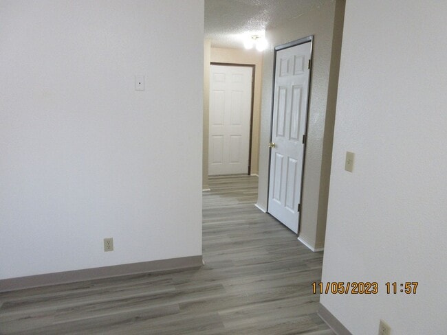Building Photo - Updated and refurbished
