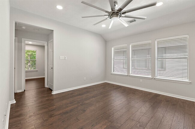 Building Photo - 139 Ledgestone Pl