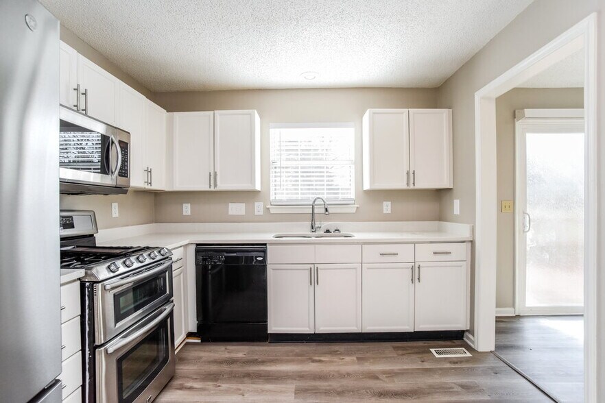 Building Photo - 5003 Jade Ct