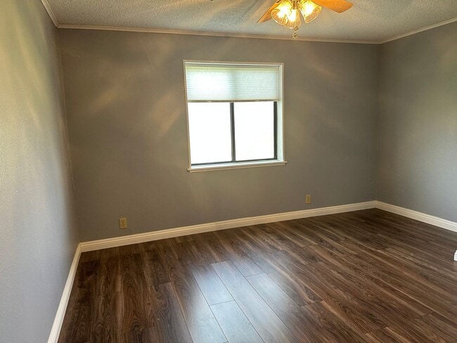 Building Photo - Peaceful Country Living on 2 Fenced Acres