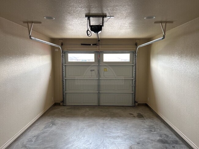 Building Photo - 5910 Cordillera Dr