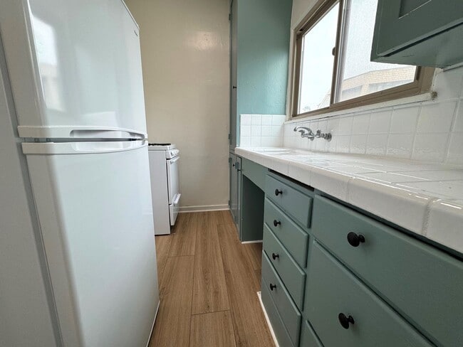 Building Photo - Remodeled Pierpont Beach Apartment