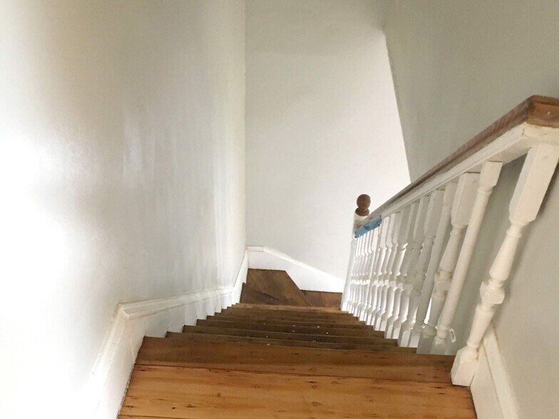 Building Photo - 61 Wenham St