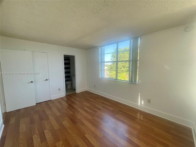 Building Photo - 492 NW 165th St