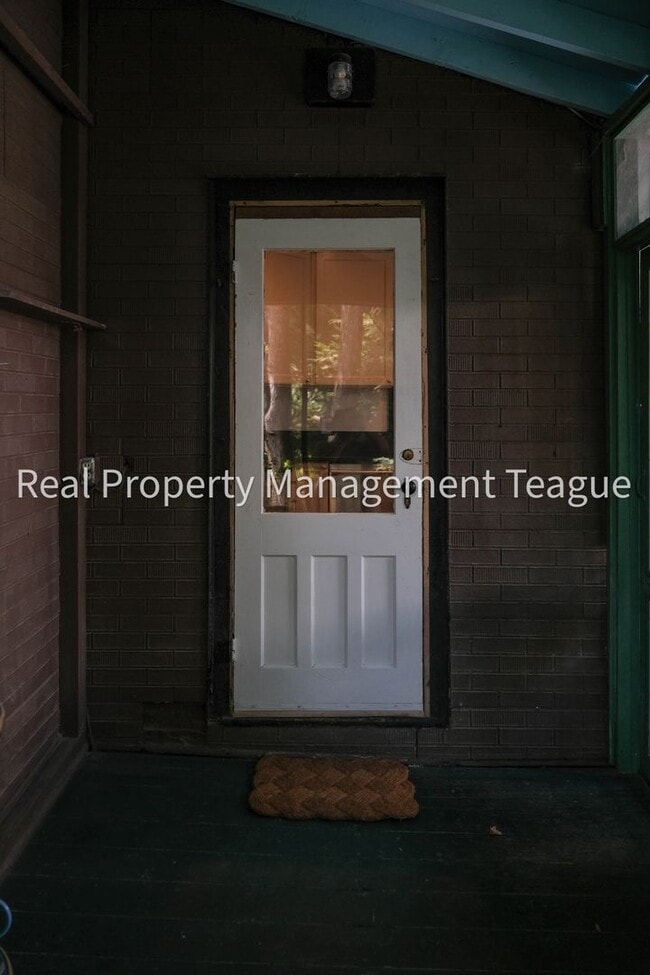 Building Photo - Beautiful Brownstone !