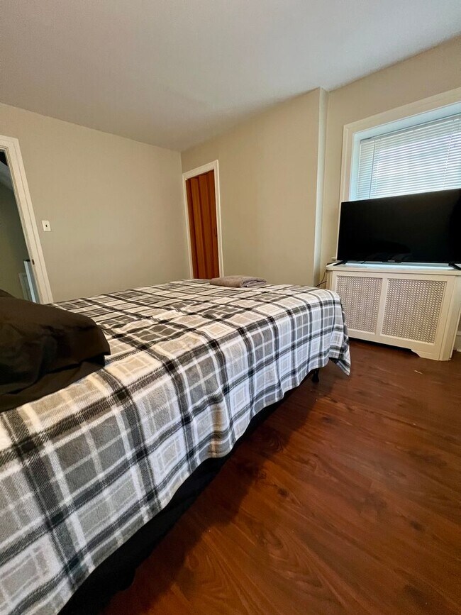 Building Photo - Gorgeous 5-Bedroom Single Family Home in Upper Darby! Available NOW!