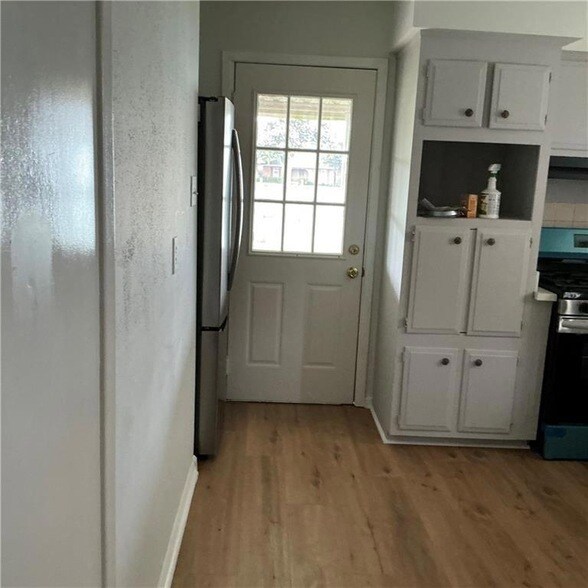 Building Photo - 5008 Academy Dr