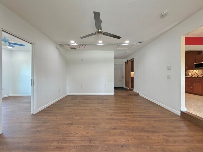 Building Photo - 7103 Twin Crest Dr