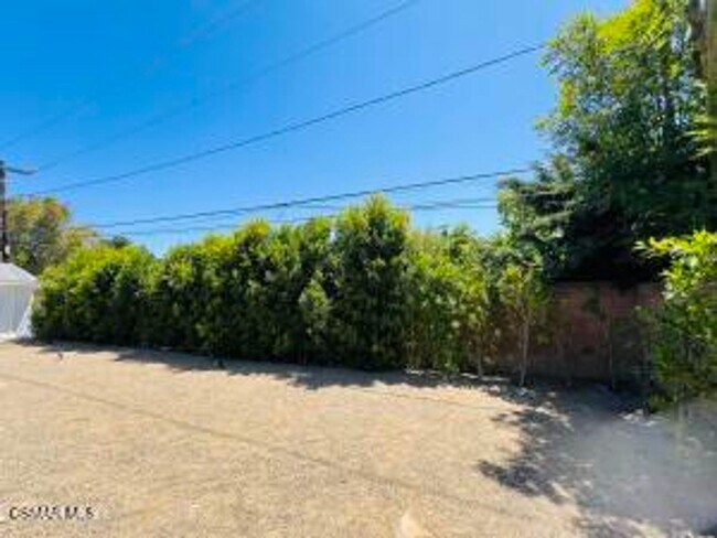 Building Photo - Don't miss this beautifully maintained 5-b...