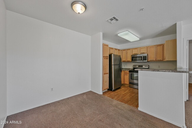 Building Photo - 1295 N Ash St