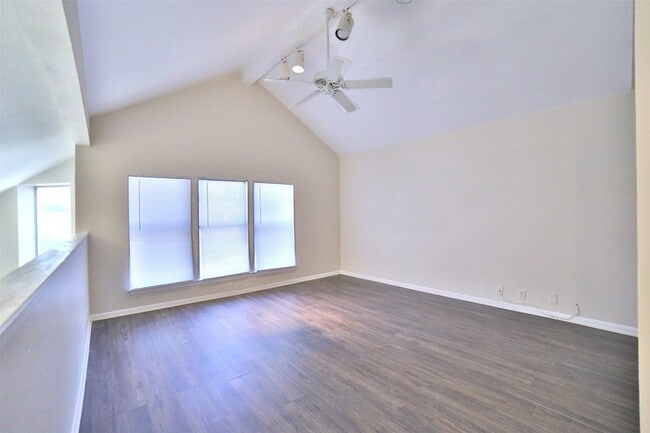 Building Photo - 10723 Shawnbrook Dr