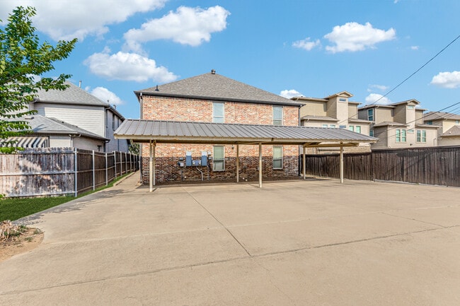 Building Photo - 2712 Merida Ave