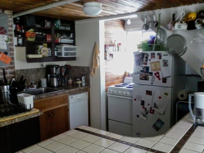 Building Photo - 2909 NW Fillmore Ave