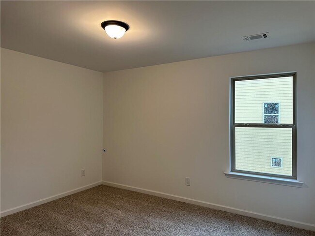 Building Photo - 2955 Vinca Dr