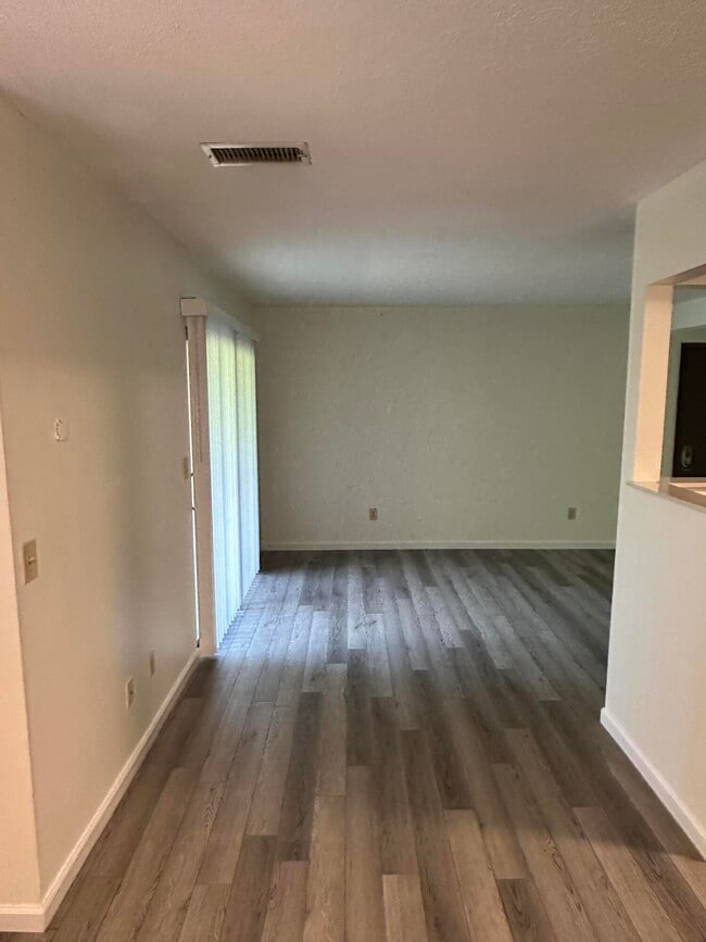 Building Photo - 451 Westwood Dr