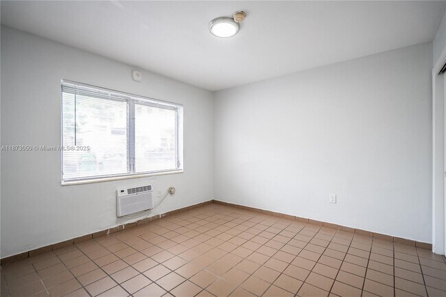 Building Photo - 260 Navarre Ave