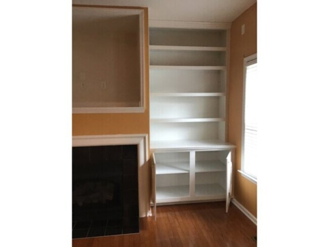 Building Photo - 6142 Tudor Pl