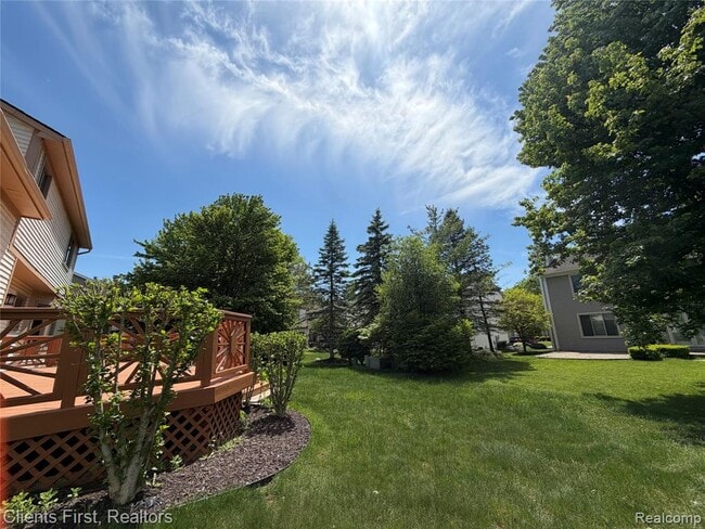 Building Photo - 7043 Foxridge Dr