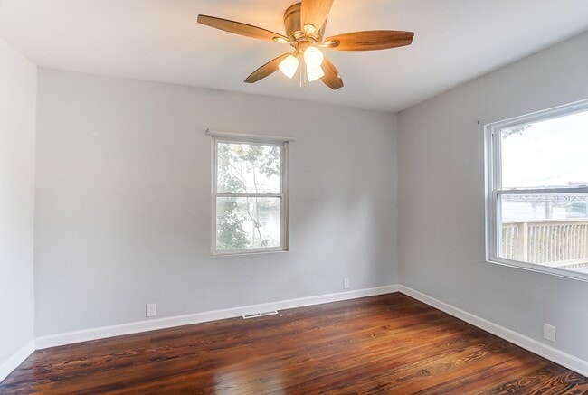 Building Photo - 2 Bedroom, 1 Bath