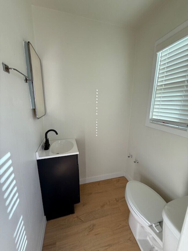 Building Photo - CHARMING REMODELED 3 BEDROOM / 2 BATH HOME