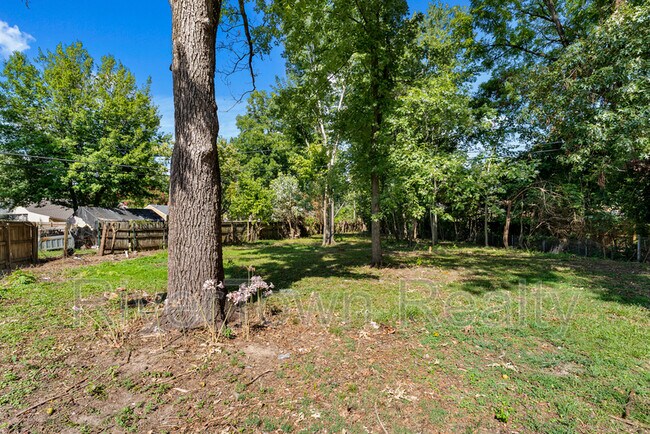 Building Photo - 810 Indian Dr