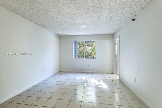 Building Photo - 2660 SW 37th Ave