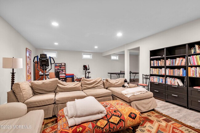 Building Photo - 513 Morris Ave